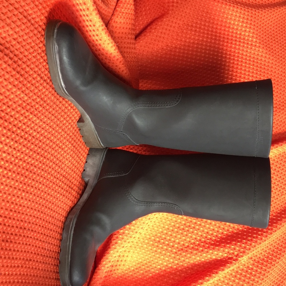 Boots - Picture 2 of 3